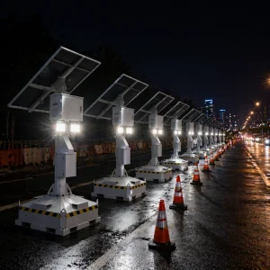 490W Panel Solar Light Tower 5m High Mast Off Grid Lighting System White LED with Battery Backup
