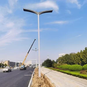 A-Shape Double-Arm Galvanized Street Light Pole with Dual Lamp Arm
