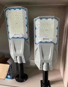 Aluminum Solar Highway Outdoor Lights Battery Powered IP65 Waterproof Remote Control 6000K Daylight 500W Garden