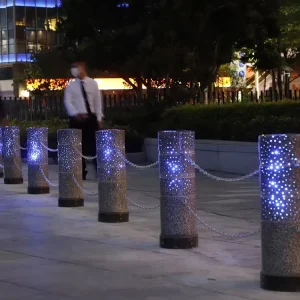 China Customizable Stone Pillar with Solar-Powered LED Lighting for Pathways