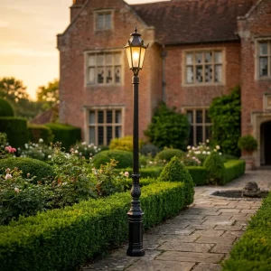 Classic European Style LED Garden Lamp Waterproof Outdoor Post Light for Villa Yard Pathway and Residential Community Decoration