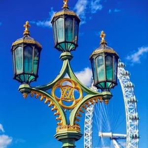 Custom European Style IP65 Waterproof LED Decorative Pole Light 3 Heads Aluminum Garden Street Park Light Landscape