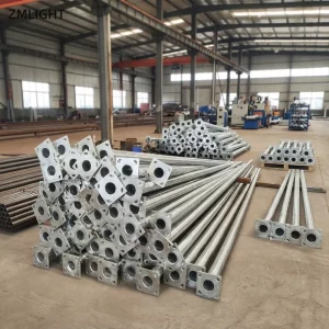 Customized Solar Street Light Pole 4M 6M 8M 10M 12M Galvanized Lighting Pole with 50W 100W for Highway