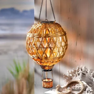 Handmade Weaving Flame Solar LED Rattan Hanging Lantern with IP44 Rating Warm White Light for Garden Decoration
