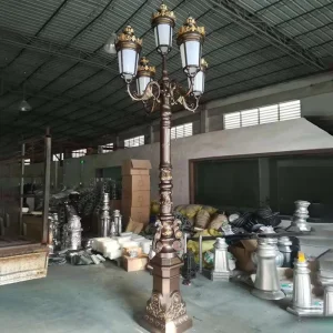 High Quality European Style Antique Post LED Landscape Light Waterproof IP65 Garden Street Lamp Hotels Villas Lawn Streets Light