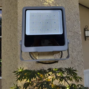 IP65 IK08 100W COB LED Flood Outdoor Industrial Adjustable Beam Angle 5 Year Warranty for Garage Building Facades