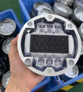 Manufacturer 6 4 Screws Aluminum Flashing LED Embedded Cat Eye Wireless Underground Driveway Marking Light IL300 Solar Road Stud