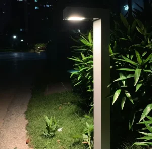 New Design Outdoor Bollard Light for Garden Street Villa Outdoor Ip65 Waterproof LAWN Light