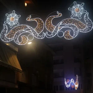 Outdoor IP65 Rated LED Christmas New Year & Wedding Decorative Lamp Posts for Landscape Street Commercial Use