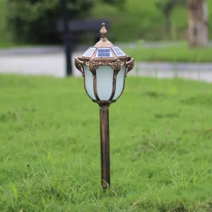 Outdoor IP65 Solar Powered LED Iron Fence Lights 2-Year Warranty 3000K Daylight European Style Villa Gate Pillars Balcony
