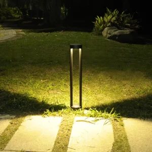 Outdoor IP65 Waterproof Aluminum Pole Lawn Lighting System Customizable Height