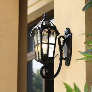 Solar European Classical IP65 Waterproof Aluminum Outdoor Wall Lamp with LED Light Source for Garden Home Use